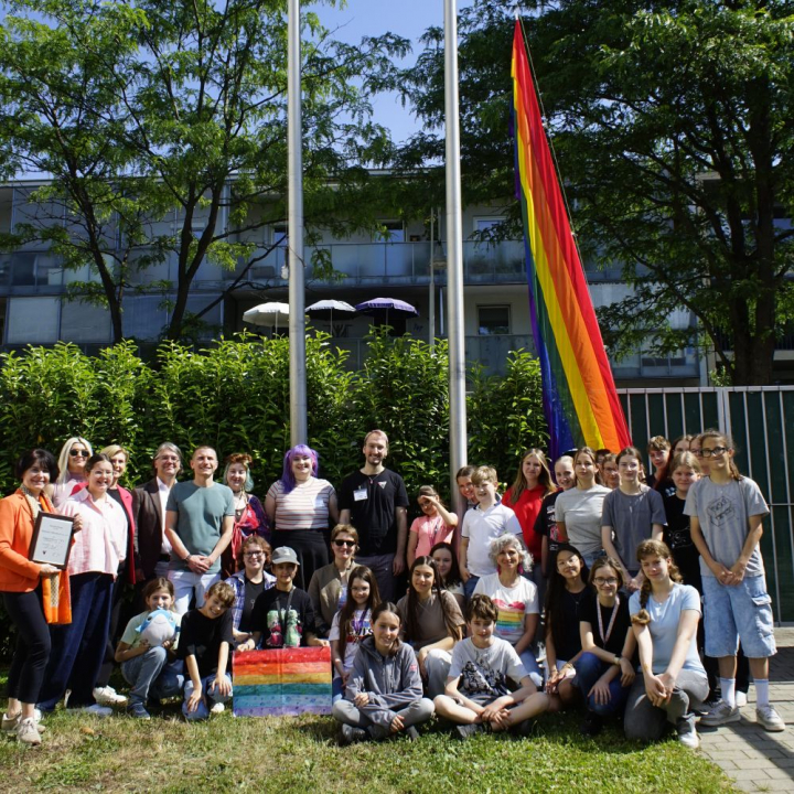 🏳️🌈 Flaggenhissung 2026: Unsere Schule ist Flaggschiffschule für Vielfalt